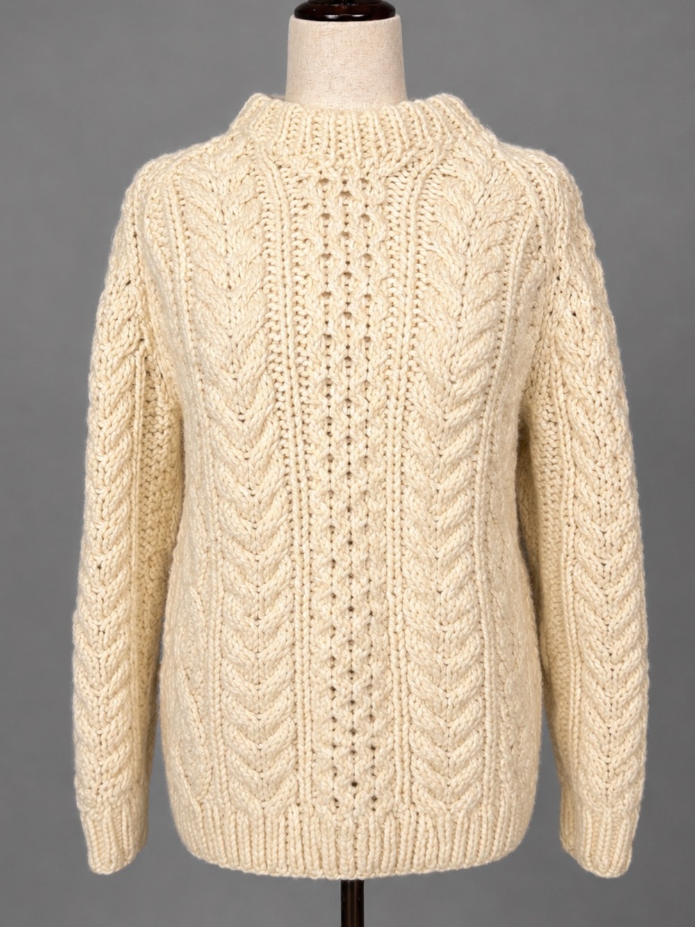 Hand knit cream wool fisherman cable knit sweater. Relaxed fit women's M